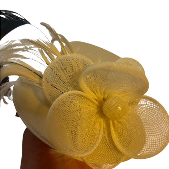 fancy hat/fascinator wedding/formal season - Picture 6 of 8